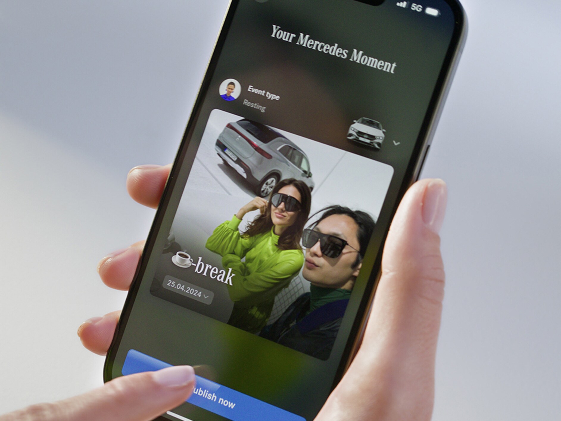 O ecrã da aplicação Mercedes-Benz Stories.