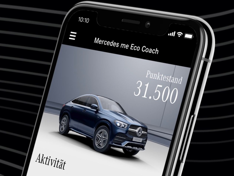 Aplicação Mercedes-Benz Eco Coach | Aplicações | Mercedes-Benz A aplicação Mercedes-Benz Eco Coach é aberta num smartphone e a pontuação obtida através de um estilo de condução particularmente ecológico é apresentada.