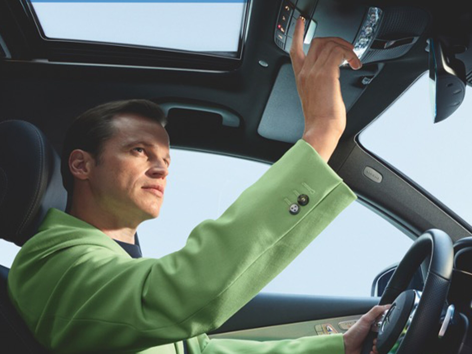 O Sistema de Chamada de Emergência Mercedes-Benz como parte do Equipamento de série dos Extras Digitais da Mercedes-Benz.