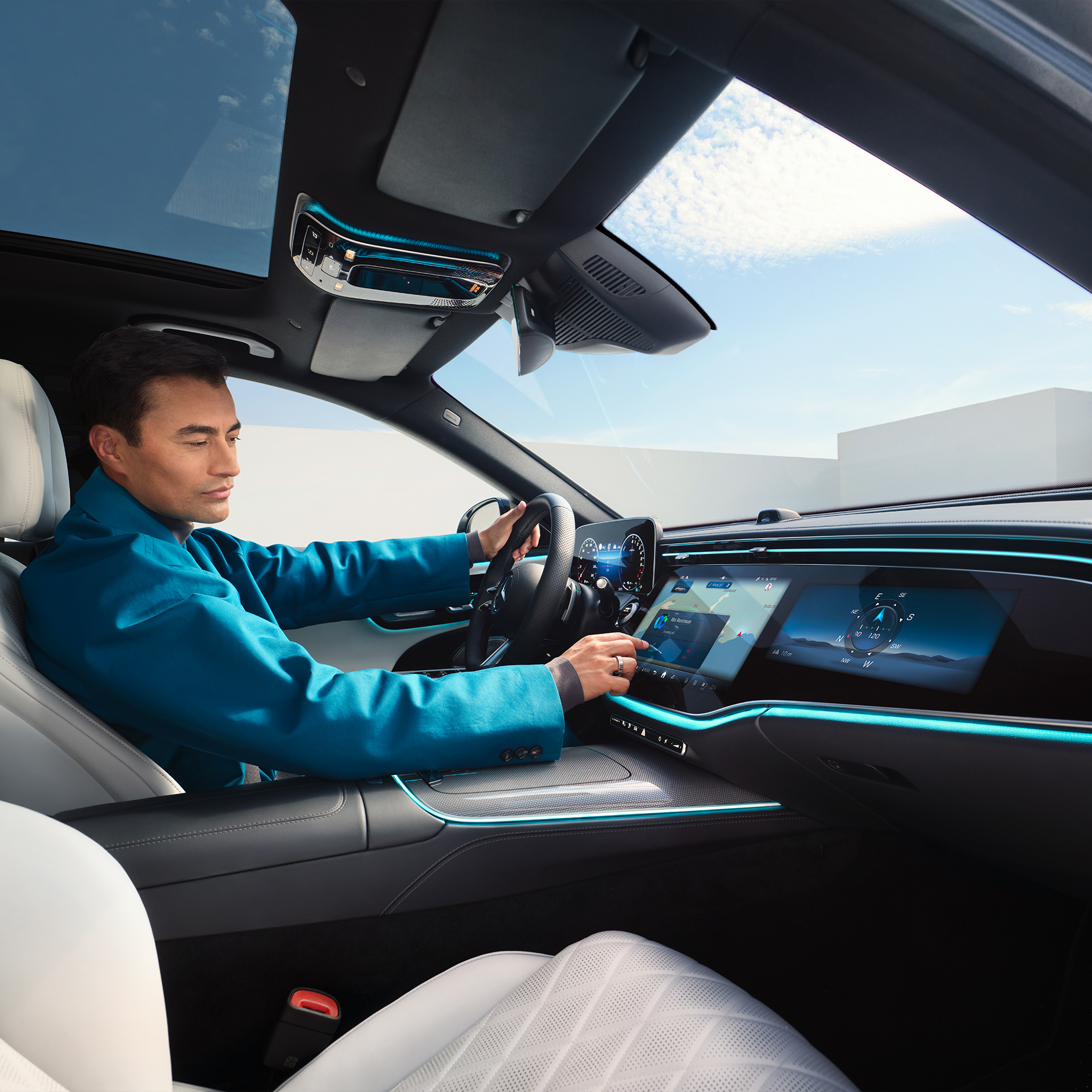 Indicação e procura de destinos especiais | Equipamento de série | Mercedes-Benz A indicação de procura de destinos especiais como parte do Equipamento de série dos Extras Digitais da Mercedes-Benz.