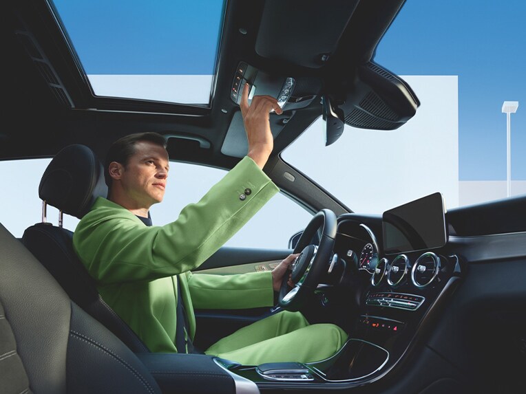 O Sistema de Chamada de Emergência Mercedes-Benz é um dos vários Extras Digitais da Mercedes-Benz.