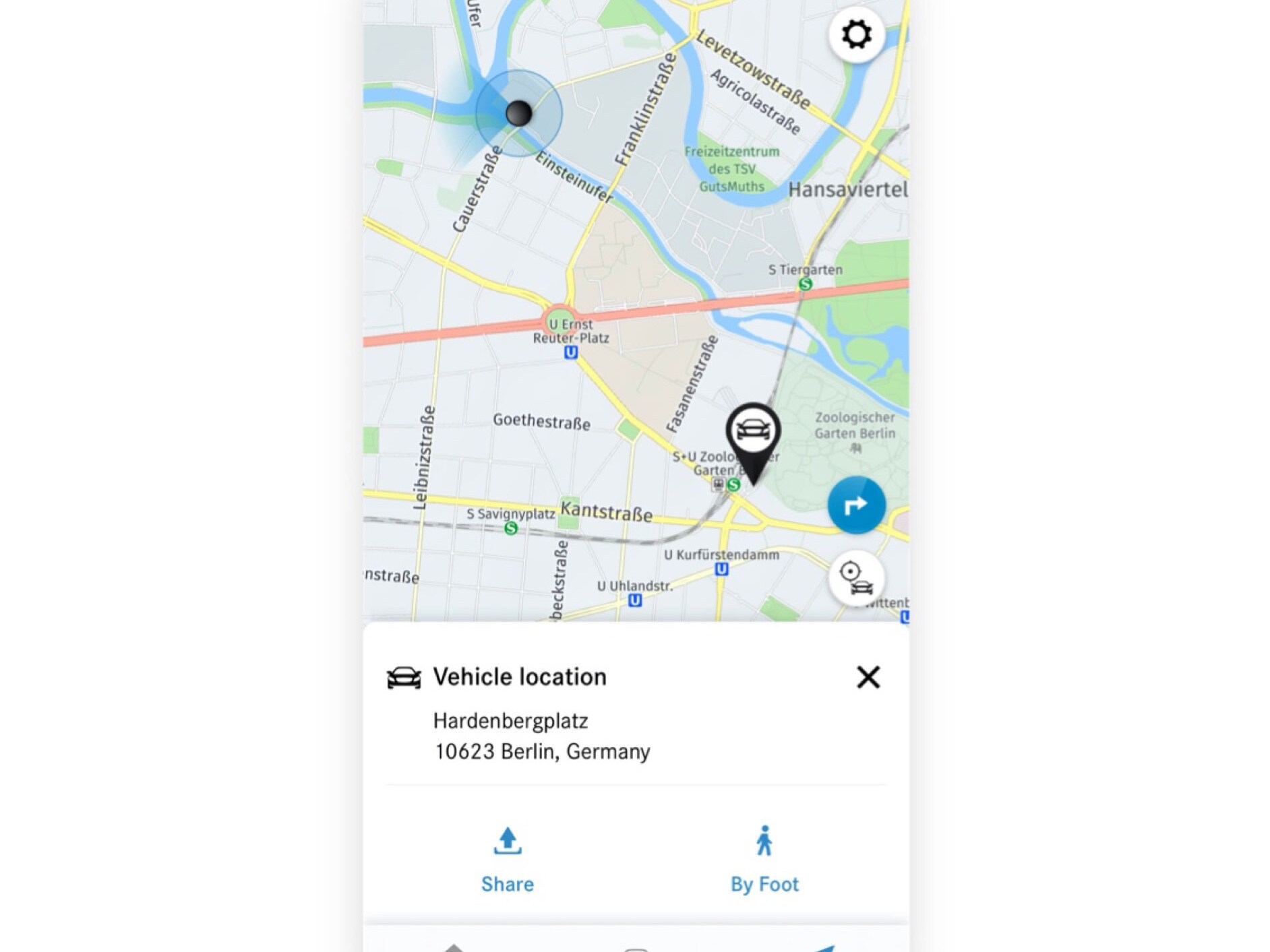 A localização do veículo é apresentada na aplicação Mercedes-Benz App num smartphone.