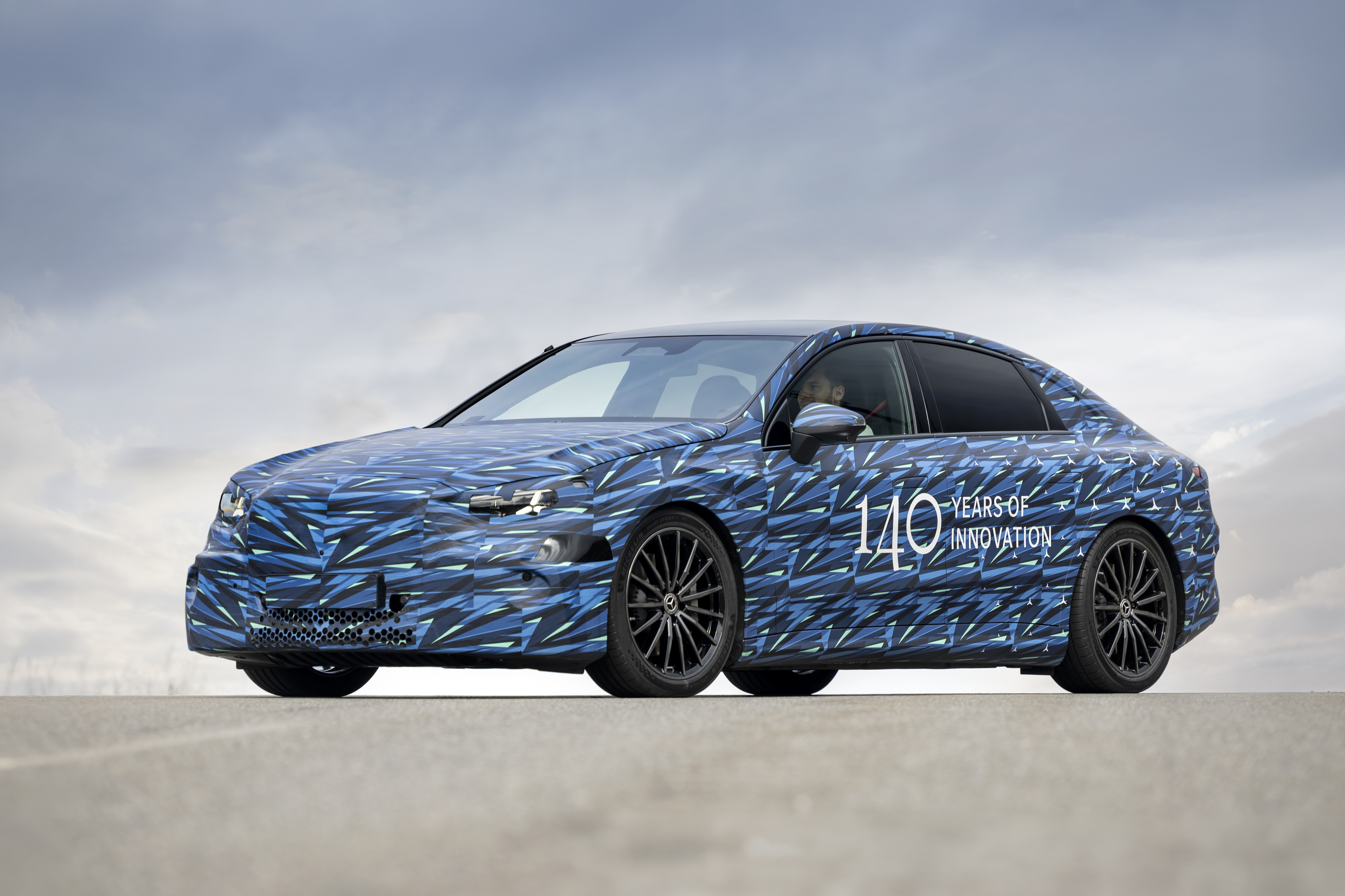 A totalmente nova Classe C elétrica O novo teste de condução elétrico da Classe C