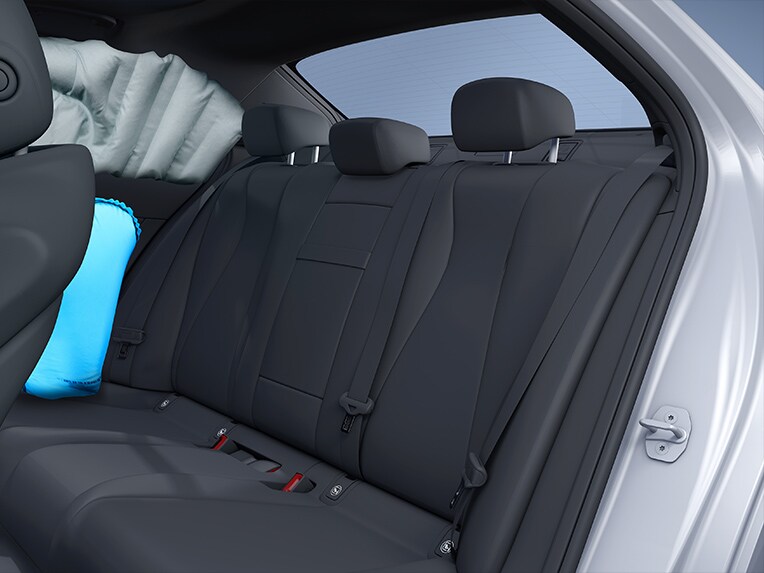 Uma ilustração do funcionamento dos airbags laterais no espaço traseiro no Classe A Limousine compacta da Mercedes-Benz.