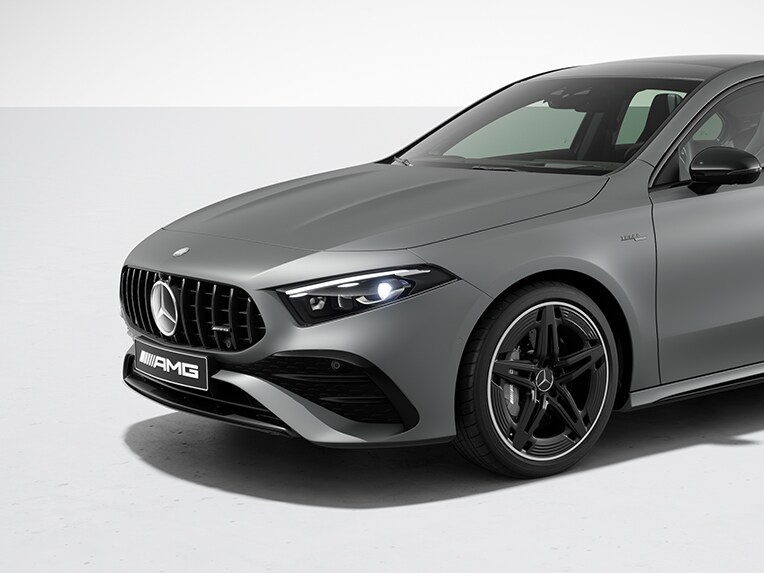 O exterior do Mercedes-AMG Classe A Limousine com Pack Night AMG II.