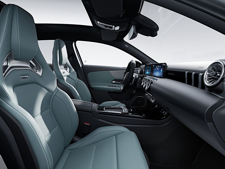 O Pack Bancos AMG Performance High-End no interior do Mercedes-AMG Classe A Limousine.
