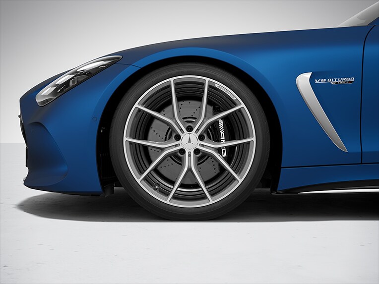 As pinças dos travões em preto para o novo Mercedes-AMG GT Coupé.