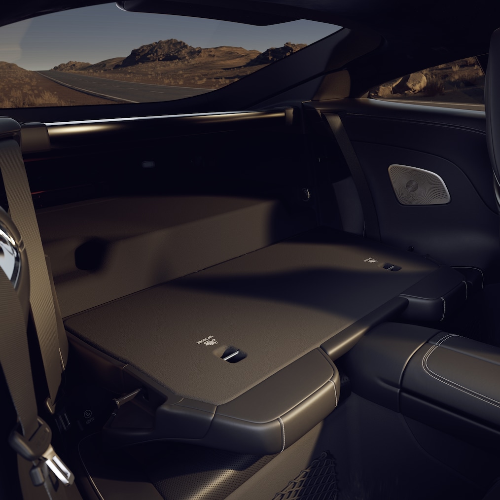 Configurações dos bancos no interior do GT Coupé.