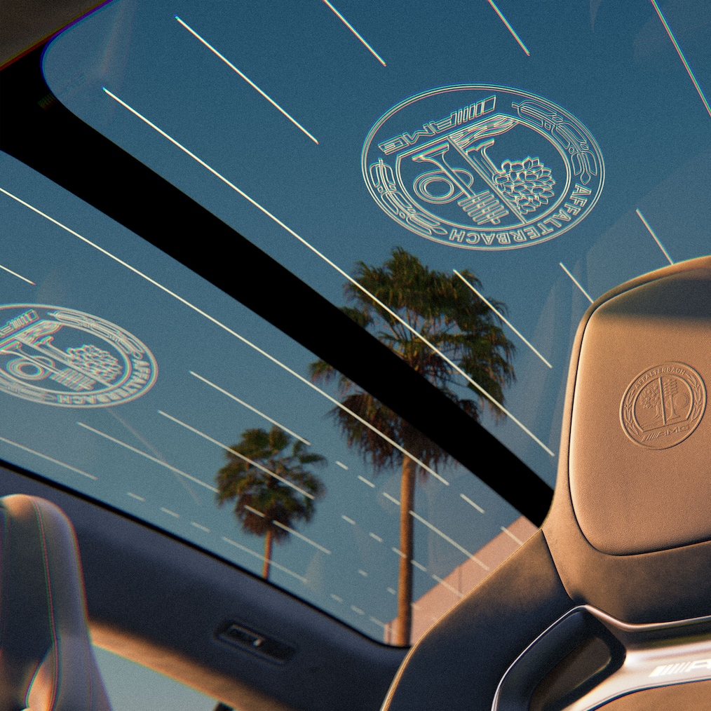 O teto panorâmico em vidro do Mercedes-AMG GT Coupé 4 portas.