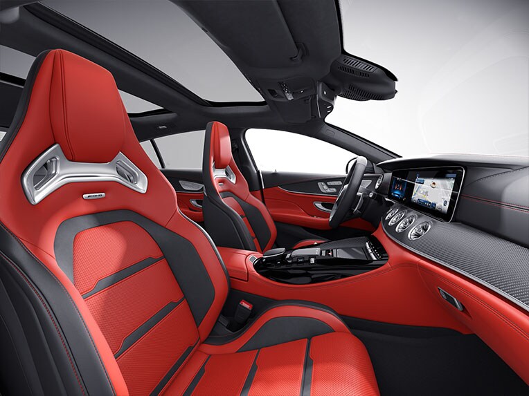 Os bancos AMG Performance em red pepper/preto no Mercedes-AMG GT 63 S E PERFORMANCE.