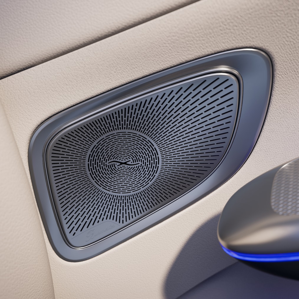 O sistema de som surround Burmester® 3D no novo Classe C Station da Mercedes-Benz.