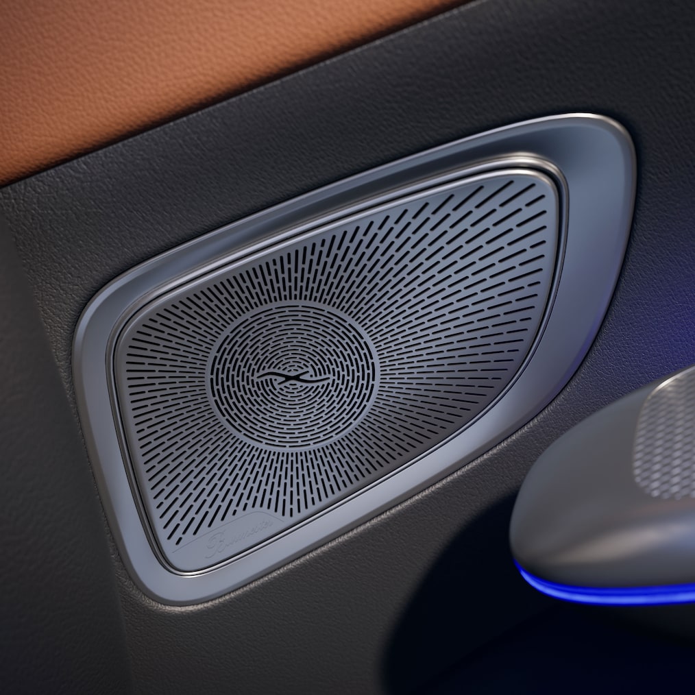 O sistema de som surround Burmester® 3D no novo Classe C Limousine da Mercedes-Benz.