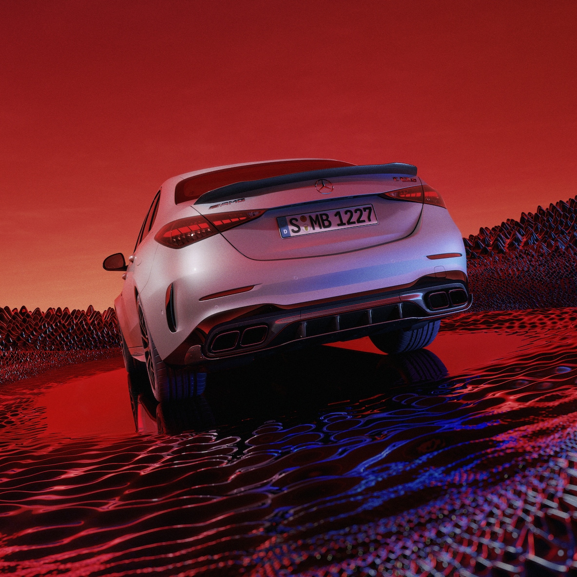 Vista lateral traseira de um Mercedes-AMG C 63 S E PERFORMANCE na versão Station.