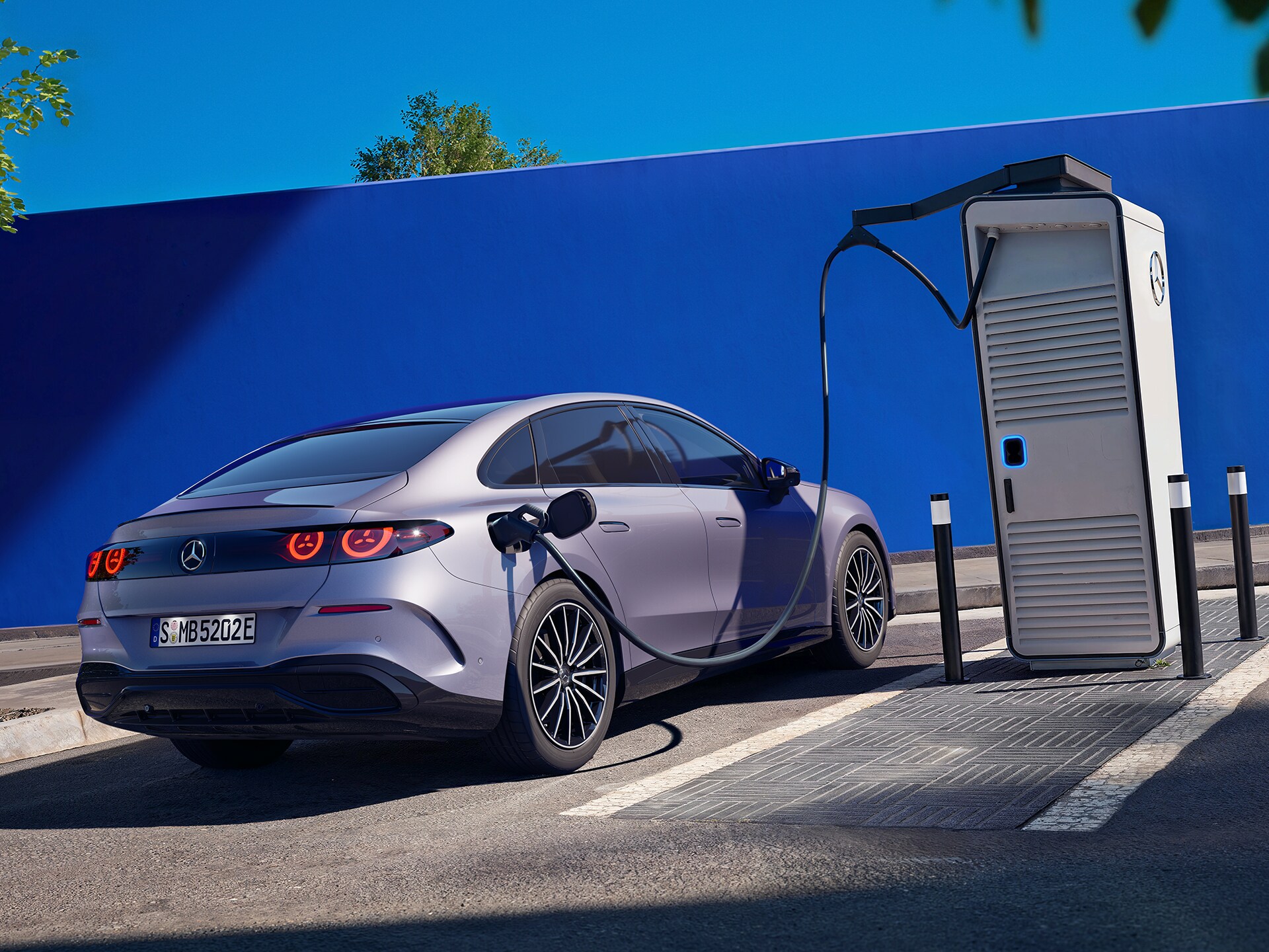 Carregamento do novo Classe C da Mercedes-Benz.