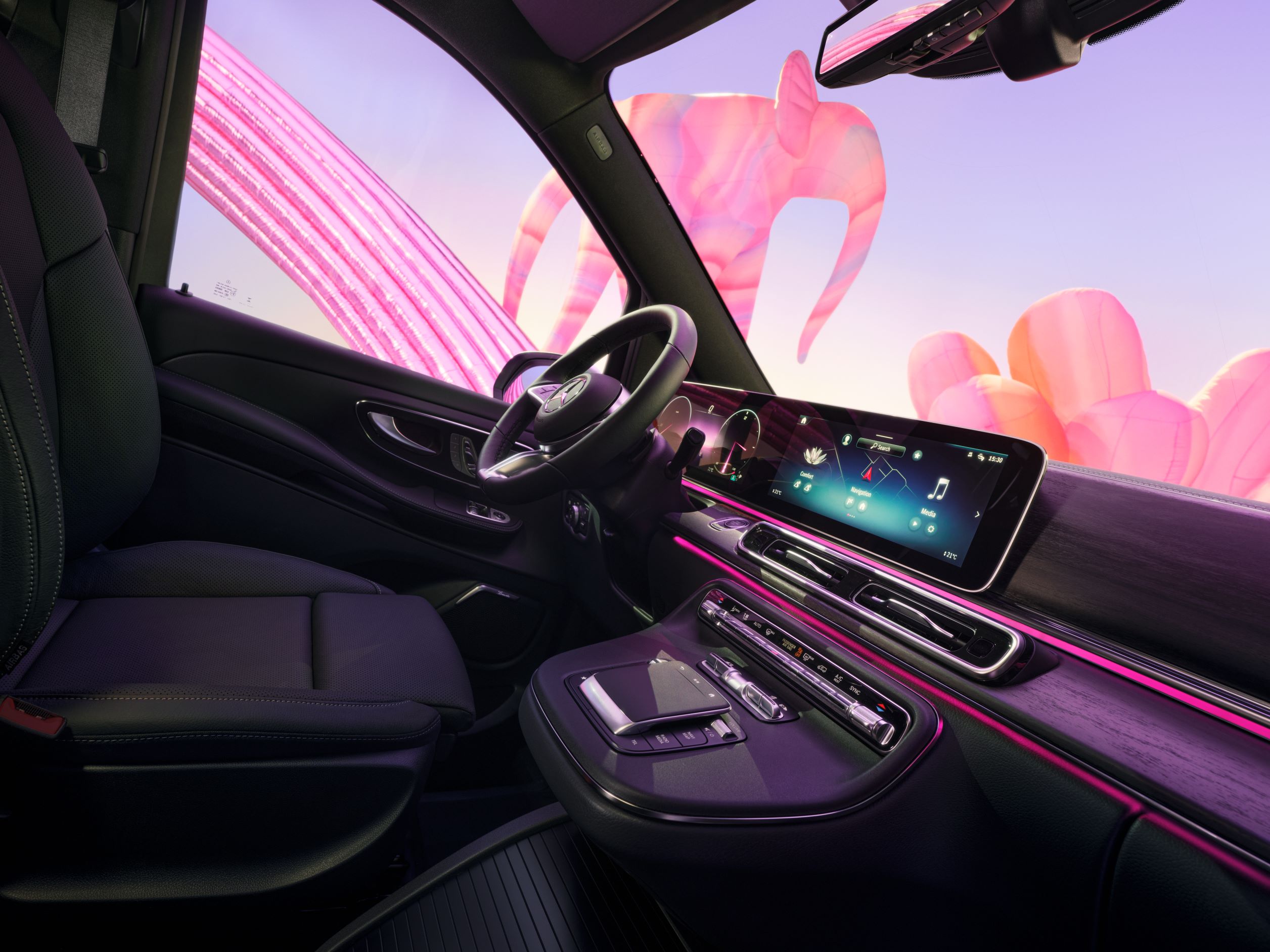 Conectividade | Classe V | Mercedes-Benz Vans A imagem mostra a operação intuitiva do display multimédia por toque a bordo dos veículos Mercedes-Benz.