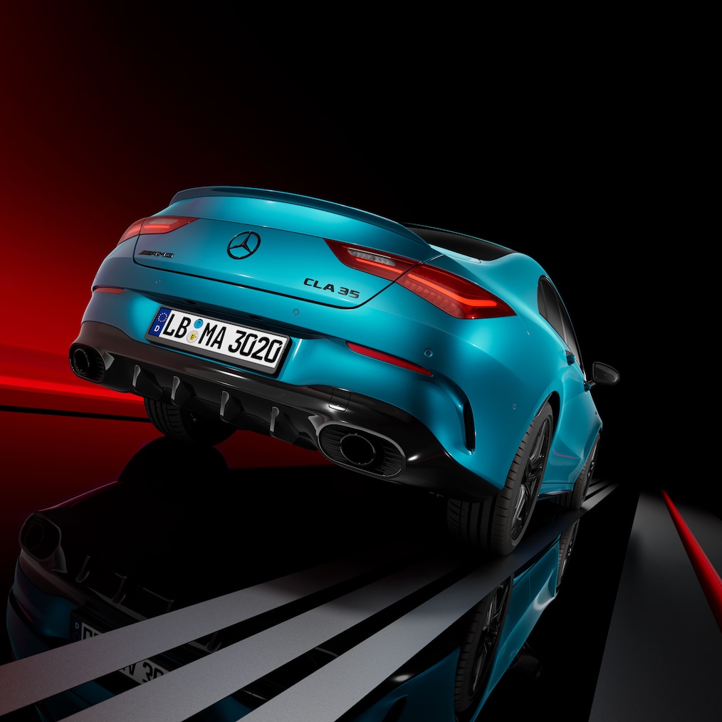 Vista frontal de um Mercedes-AMG CLA 35 4MATIC Coupé.