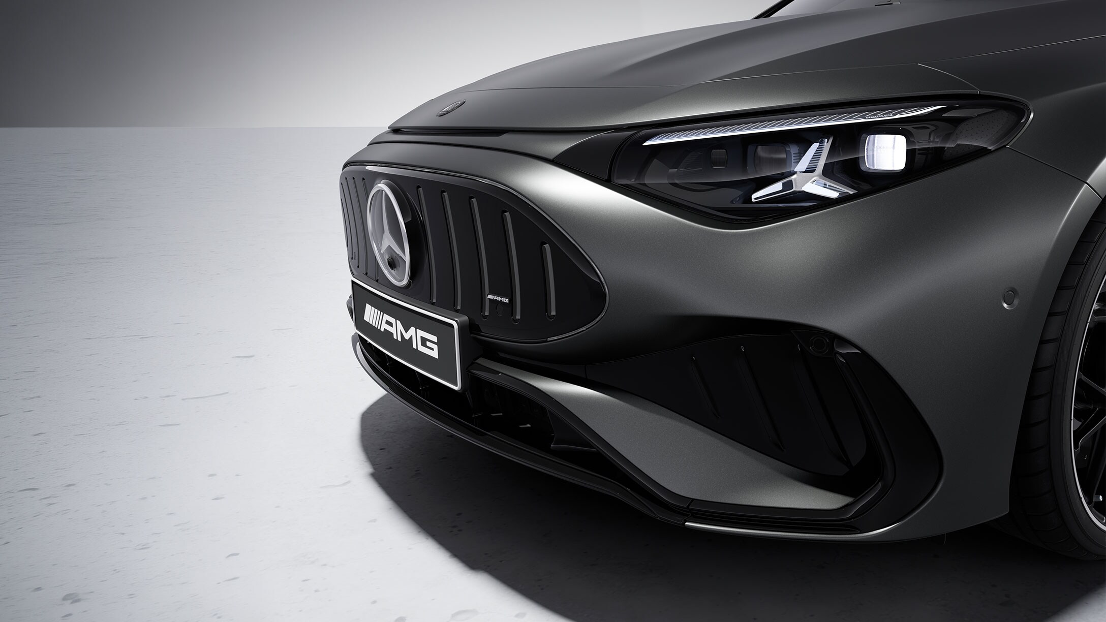 O novo Mercedes-AMG CLA 45 4MATIC+ elétrico com Pack Night AMG II.