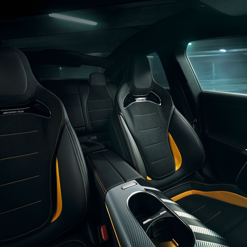 Os bancos desportivos AMG no novo Mercedes-AMG CLA 45 4MATIC+ elétrico.