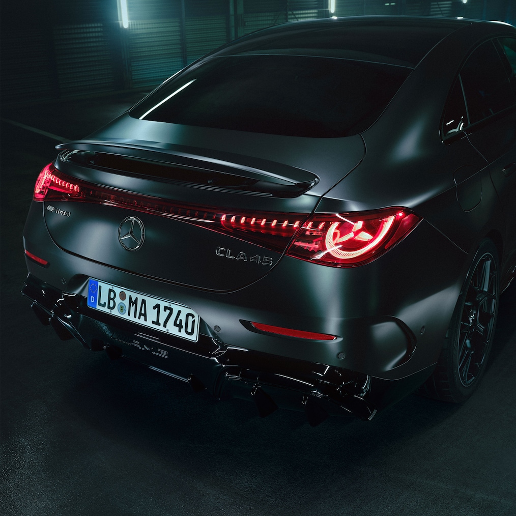 A traseira AMG do novo Mercedes-AMG CLA 45 4MATIC+ elétrico.