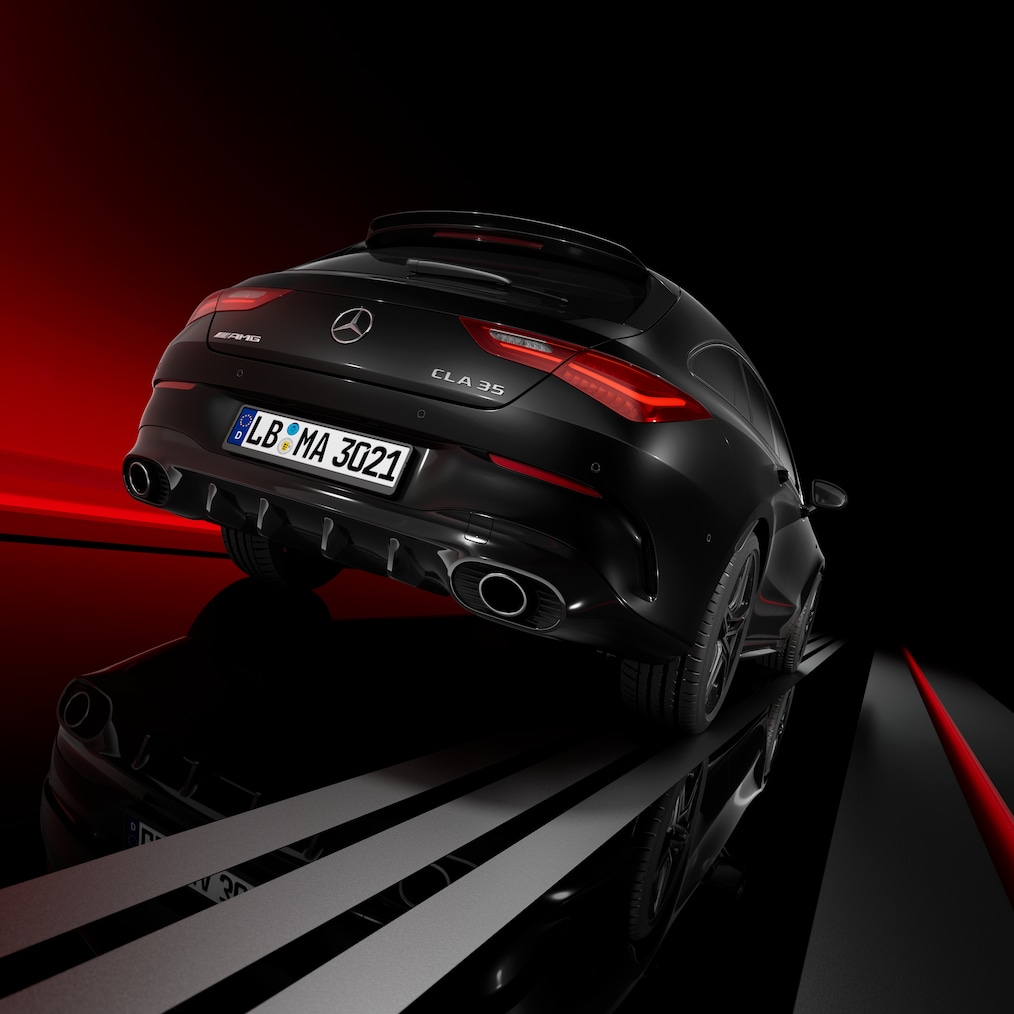 Vista lateral dianteira/traseira de um Mercedes-AMG CLA 35 4MATIC Shooting Brake.