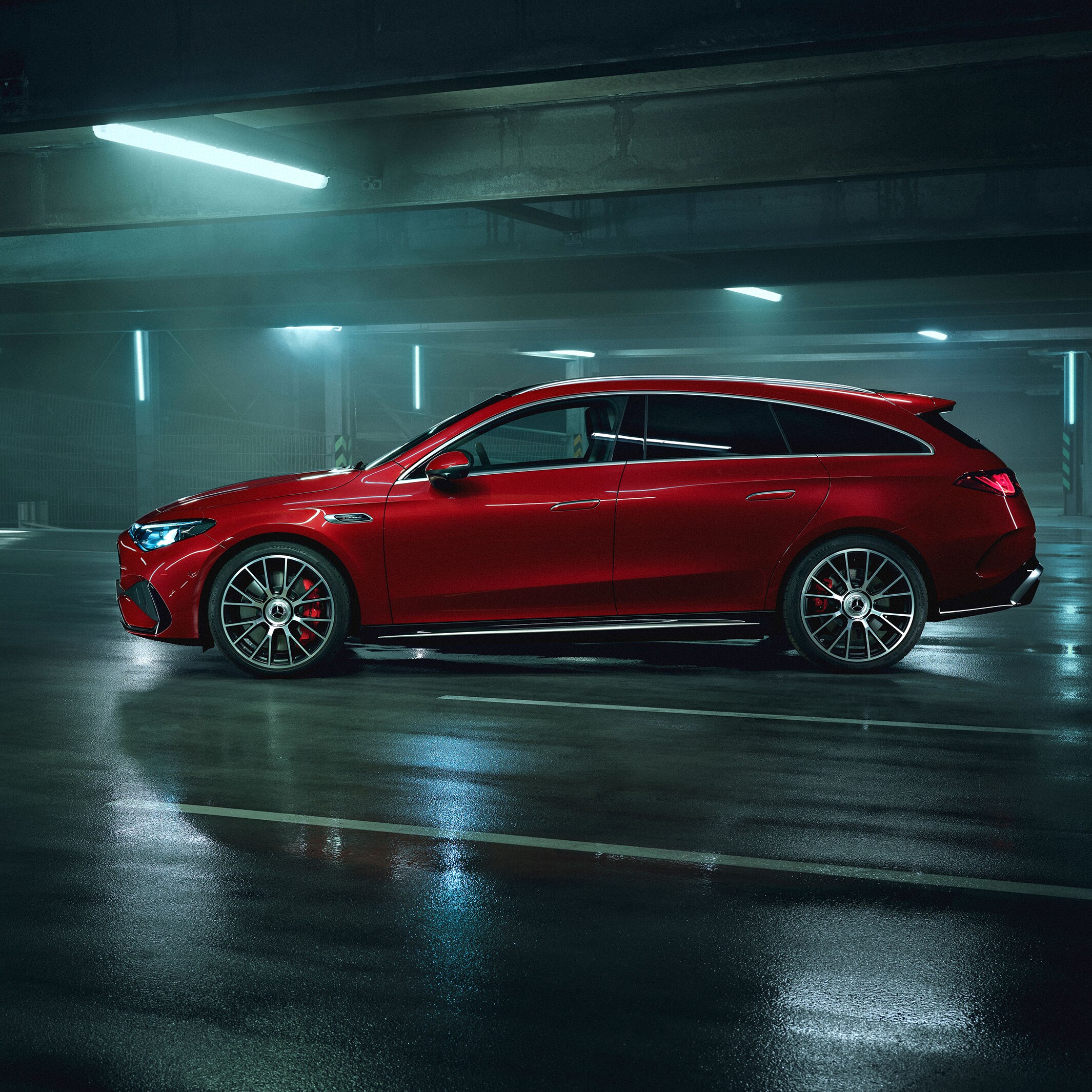 O exterior do novo Mercedes-AMG CLA 45 4MATIC+ Shooting Brake elétrico.