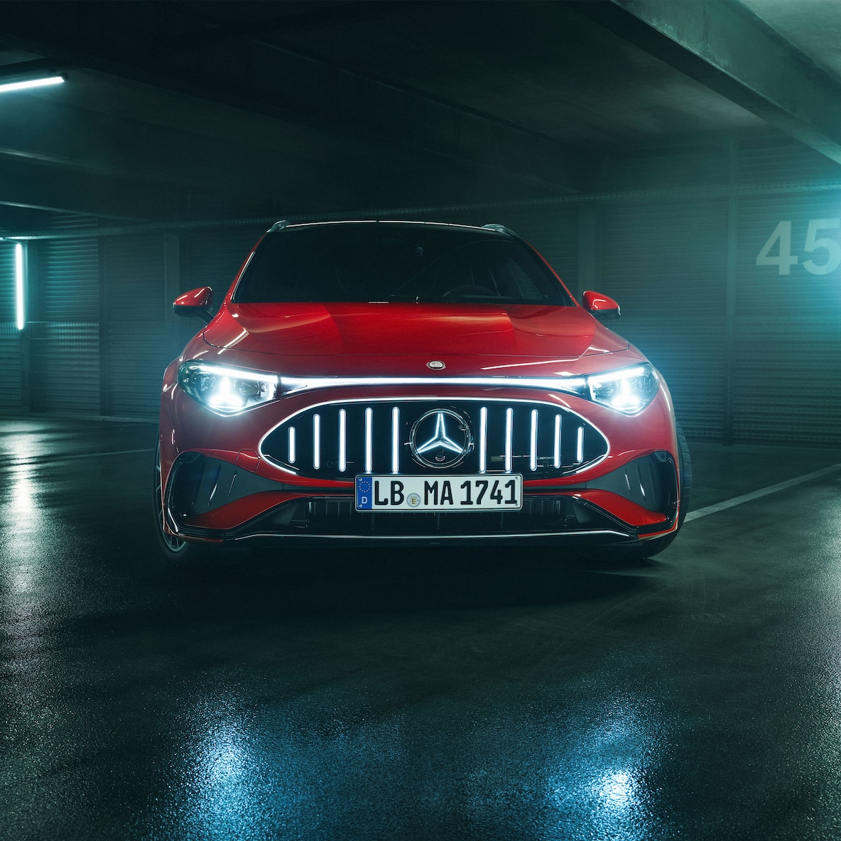 A frente específica da AMG do novo Mercedes-AMG CLA 45 4MATIC+ Shooting Brake elétrico.