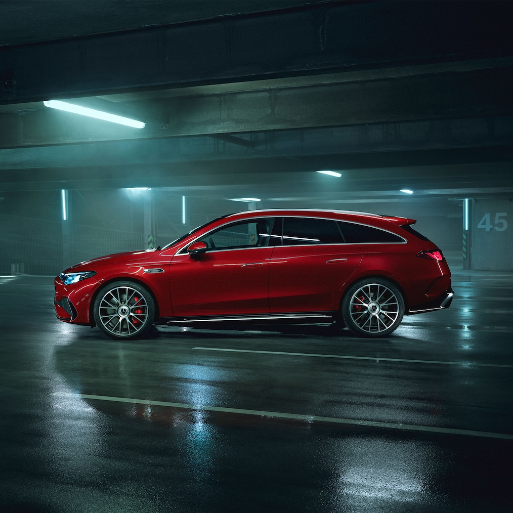 O novo Mercedes-AMG CLA 45 4MATIC+ Shooting Brake elétrico na pintura MANUFAKTUR vermelho Patagonia metalizado.