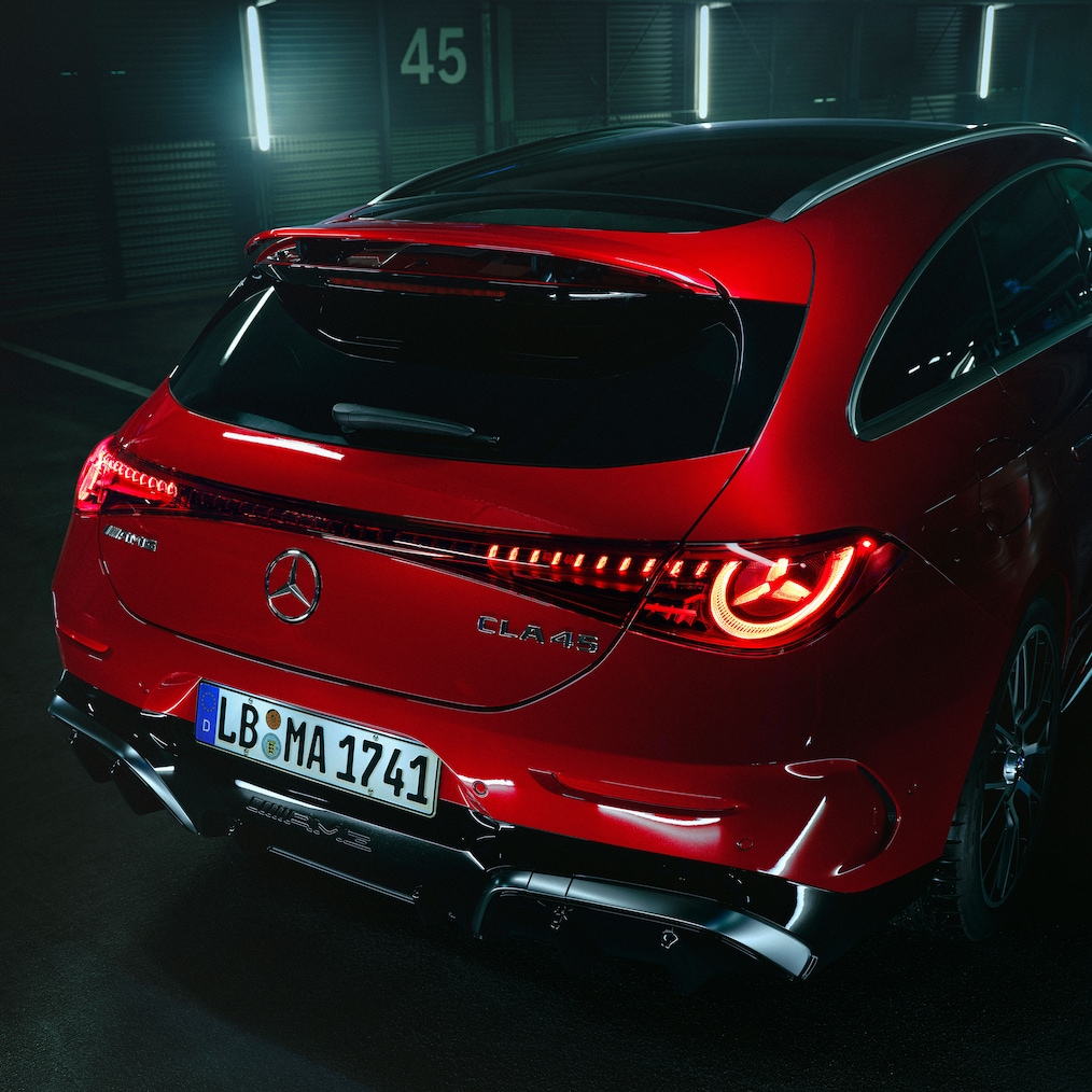 A traseira específica da AMG do novo Mercedes-AMG CLA 45 4MATIC+ Shooting Brake elétrico.