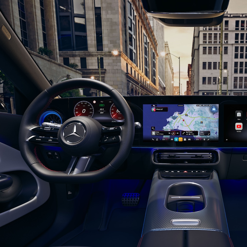 O novo cockpit com MBUX Superscreen no interior do CLA Shooting Brake elétrico com tecnologia EQ.