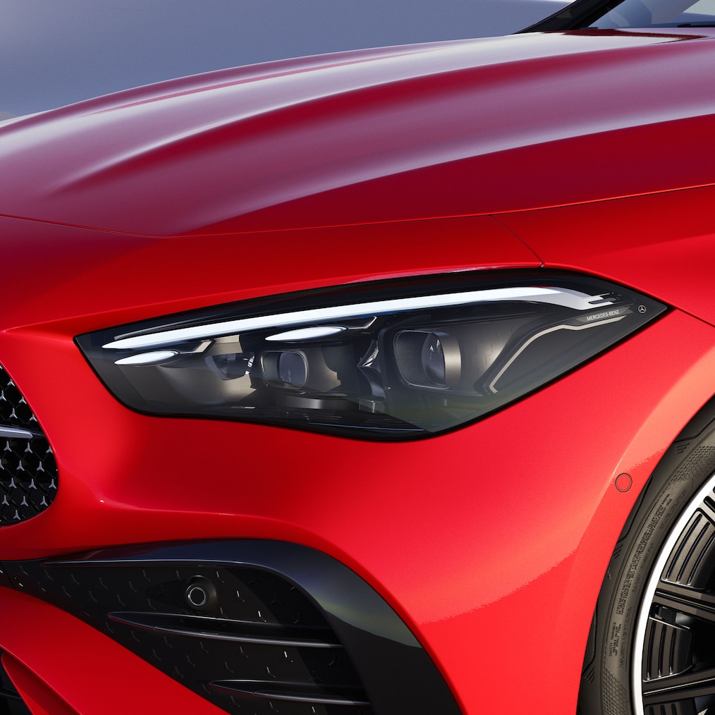 Um farol com DIGITAL LIGHT do Mercedes-Benz CLE Coupé.
