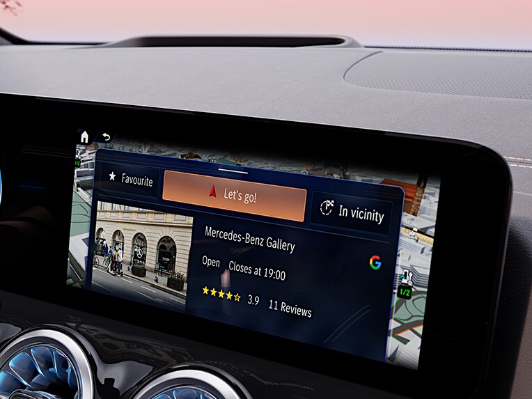 Detalhes da localização fornecidos pela Google no EQA da Mercedes-Benz.