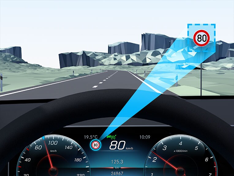 O Assistente de Limite de Velocidade no EQA da Mercedes-Benz.