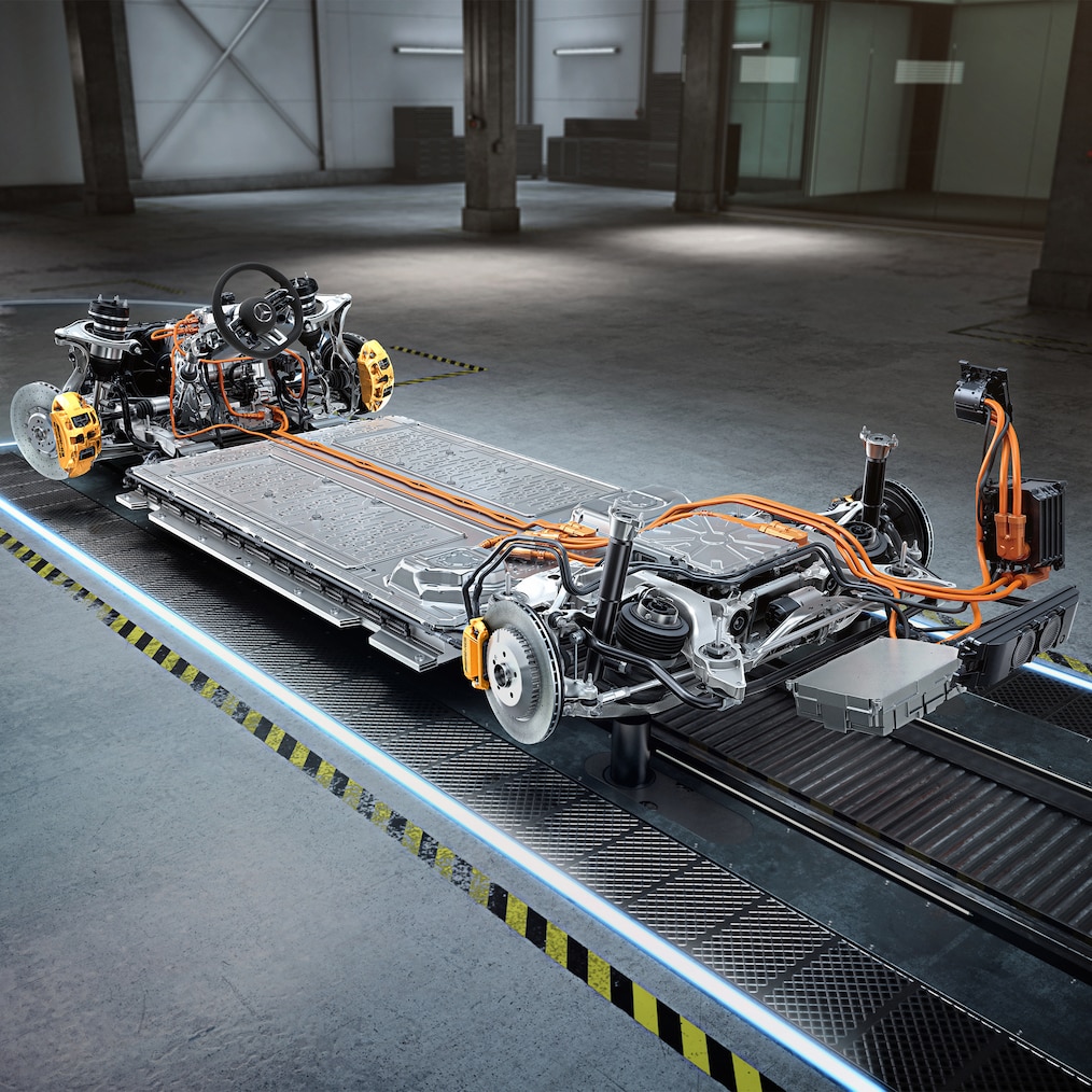 O chassi com cadeia cinemática do Mercedes-AMG EQE+.