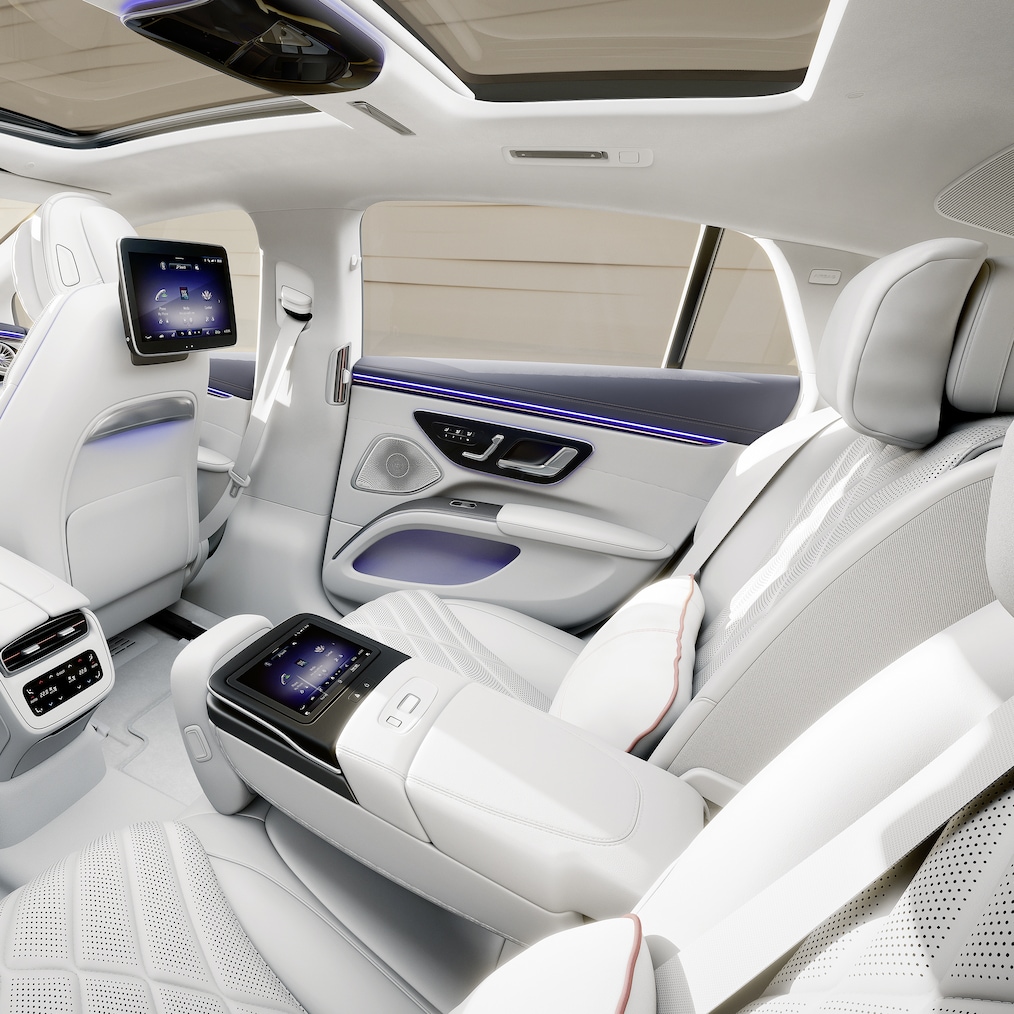 O espaço traseiro do EQS Limousine da Mercedes-Benz.