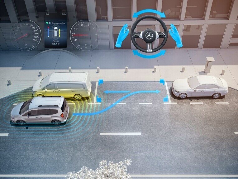 Operação de estacionamento com o Assistente Ativo de Estacionamento no Mercedes-Benz EQT.