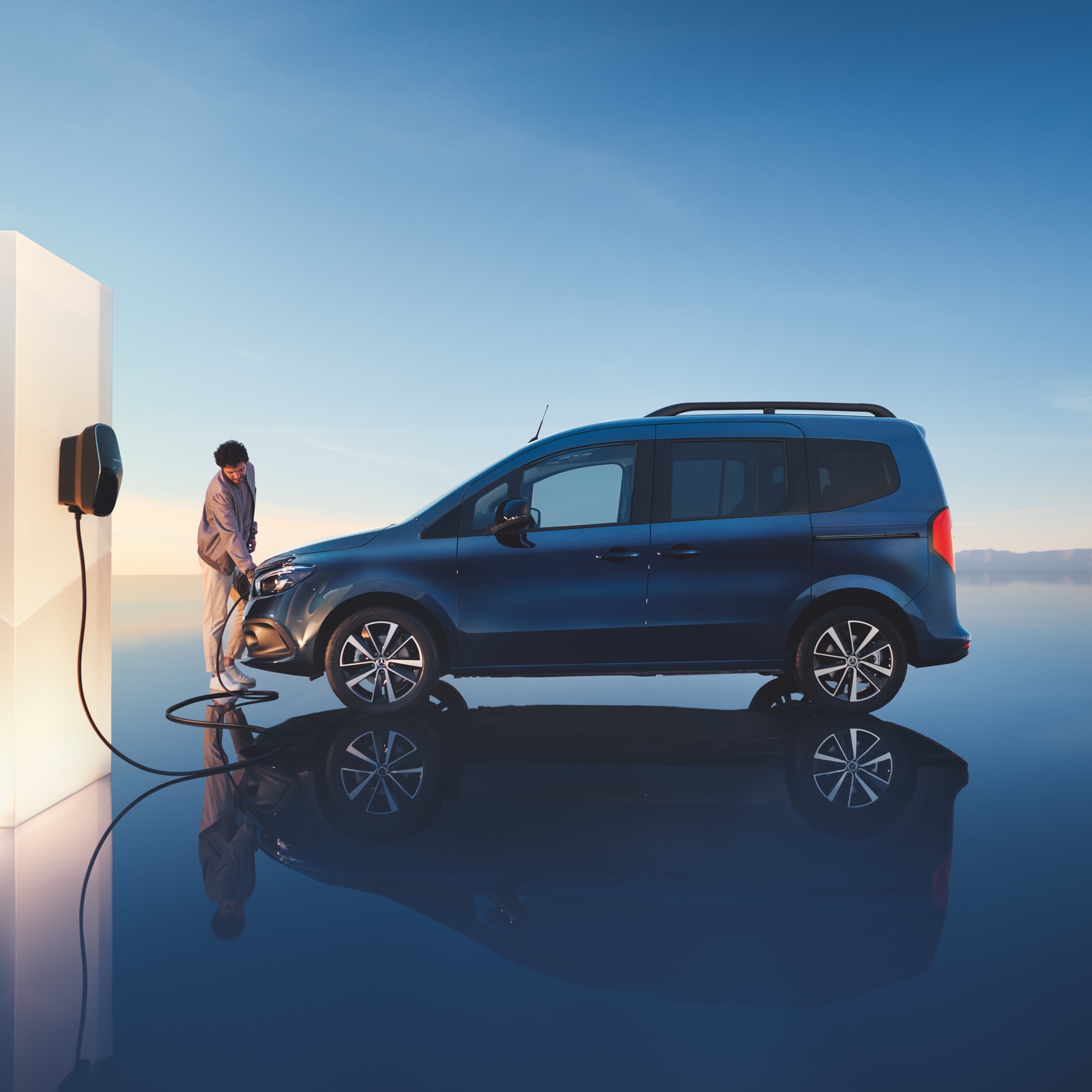 Destaques | EQT | Mercedes-Benz O Mercedes-Benz EQT durante o carregamento.