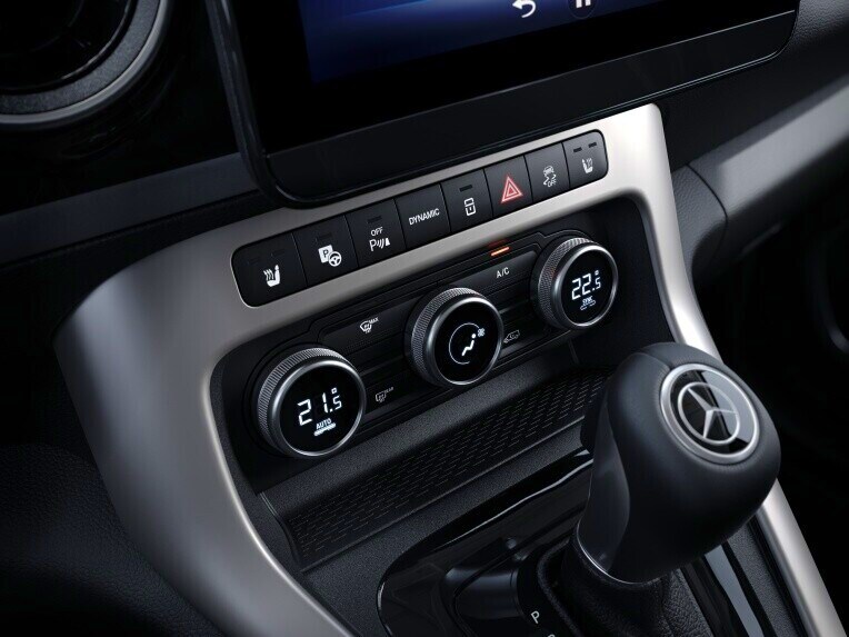 O sistema automático de climatização THERMOTRONIC no cockpit do EQT.