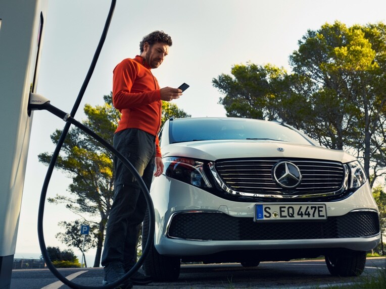O Mercedes me Charge permite o acesso a estações de carregamento rápido da rede pan-europeia de carregamento rápido IONITY.