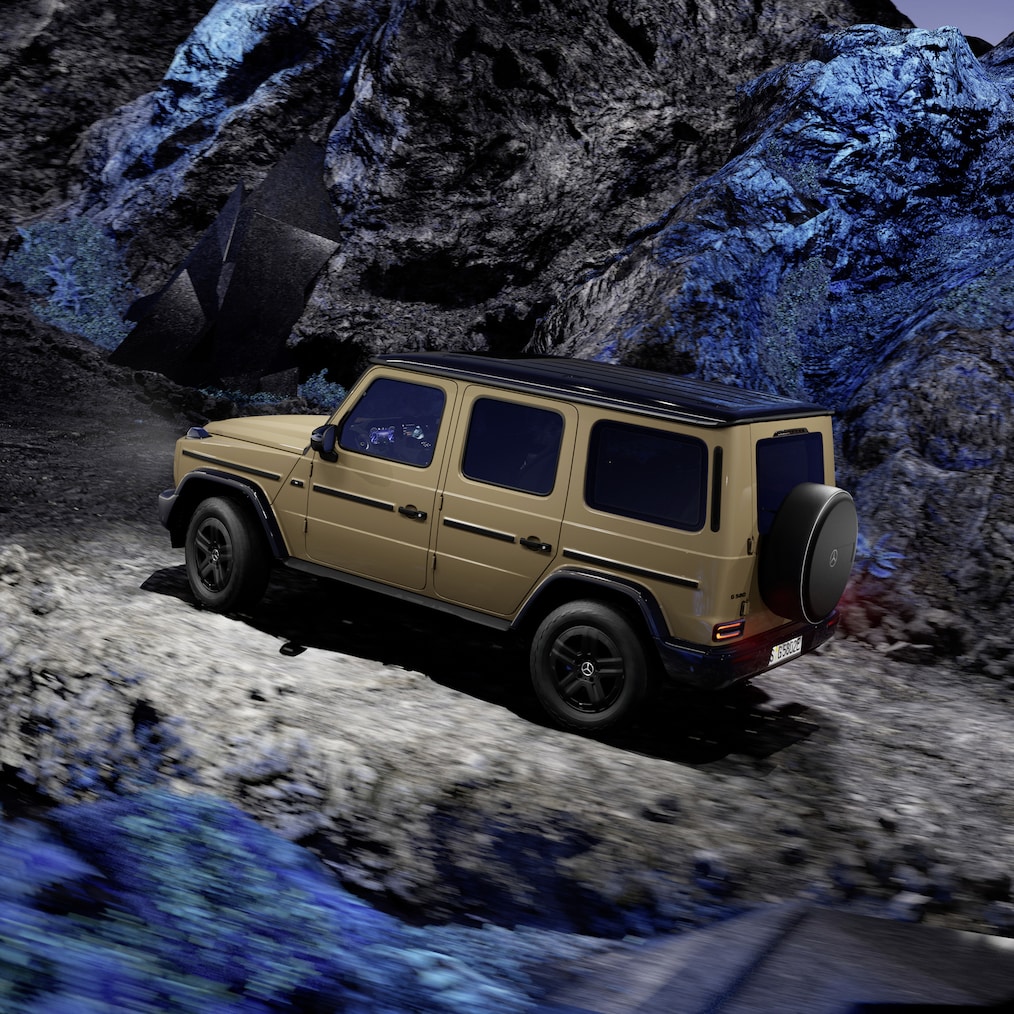 Os displays específicos de off-road no display de instrumentos/display multimédia ou um Mercedes-Benz G 580 a circular fora de estrada.