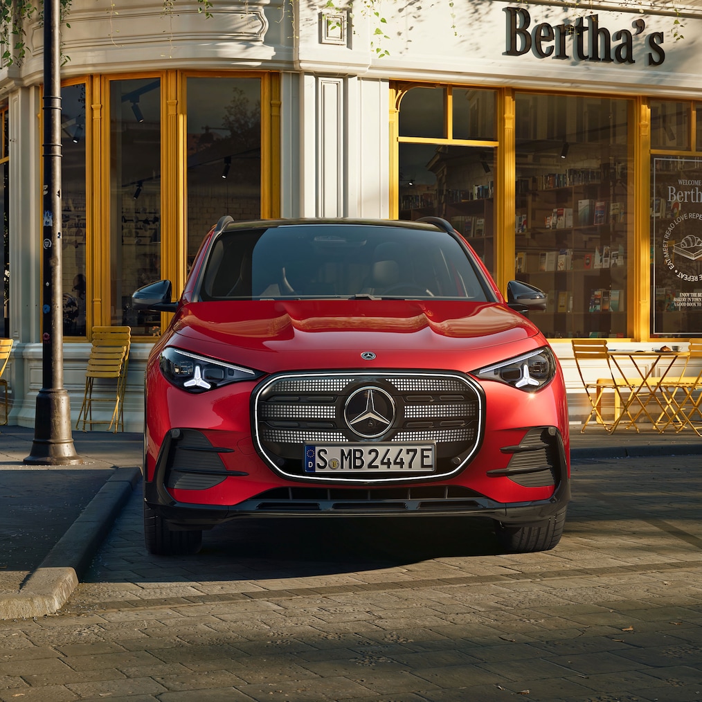 A nova grelha icónica do Mercedes-Benz GLA elétrico, com painel iluminado.