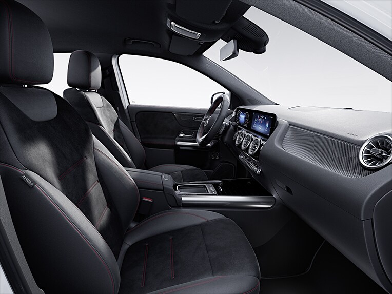 O interior do Mercedes-Benz GLA com AMG Line.
