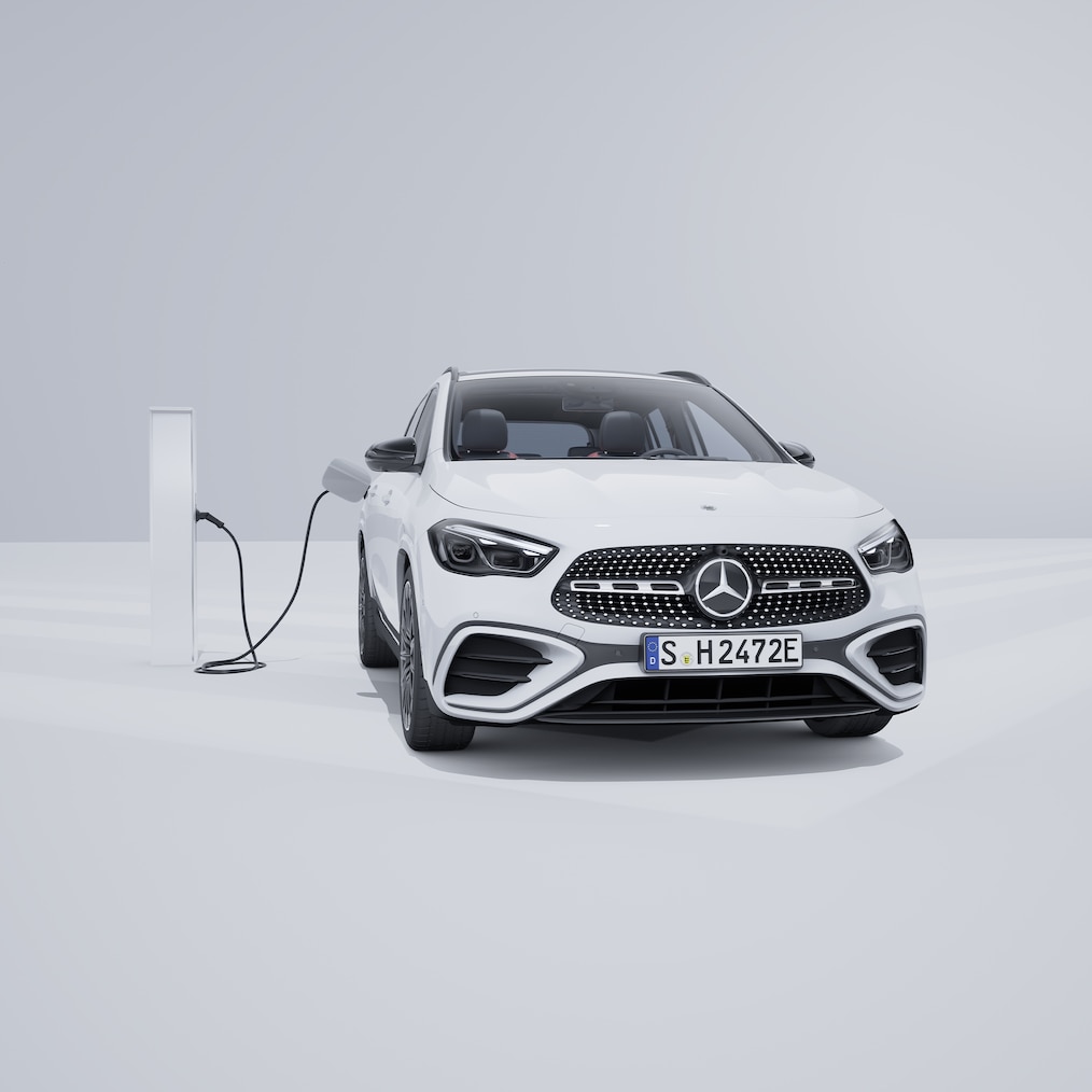 Vista frontal do Mercedes-Benz GLA Híbrido plug-in.
