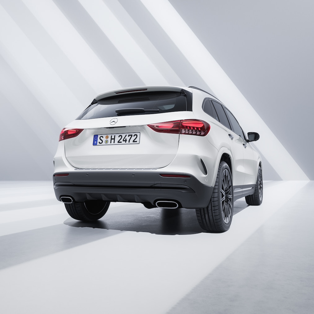 O Mercedes-Benz GLA numa vista traseira.