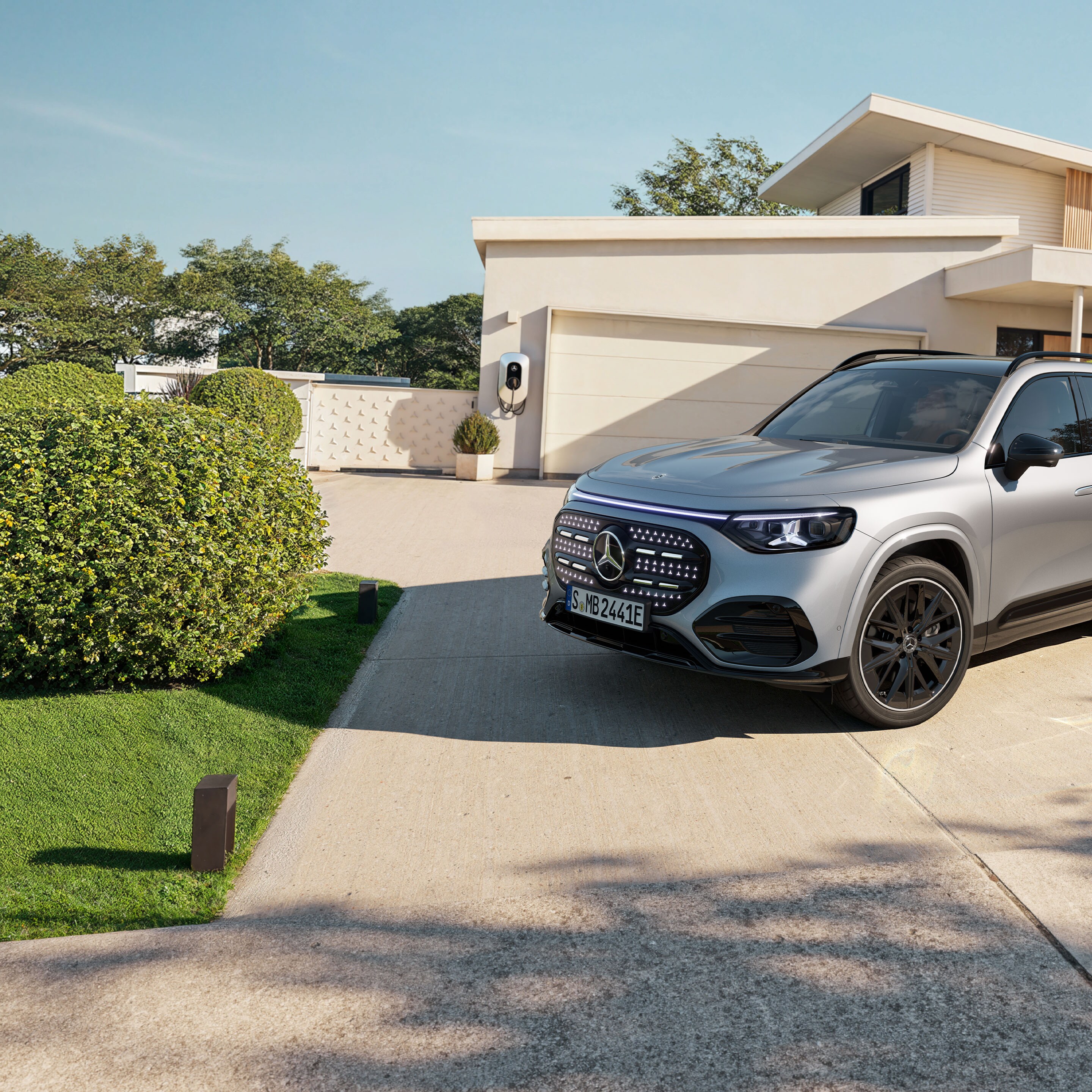 O exterior do novíssimo GLB elétrico da Mercedes-Benz.