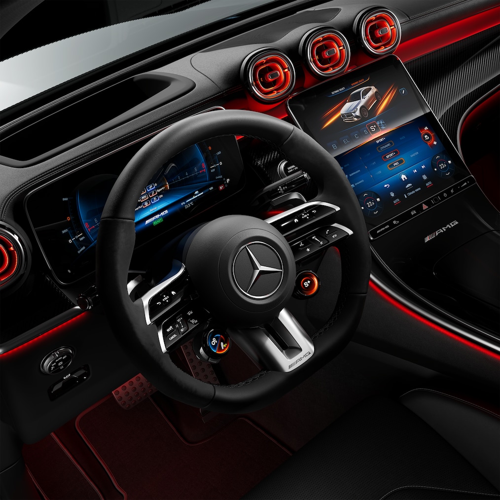 Vista detalhada de um volante AMG Performance num Mercedes-AMG GLC Coupé.
