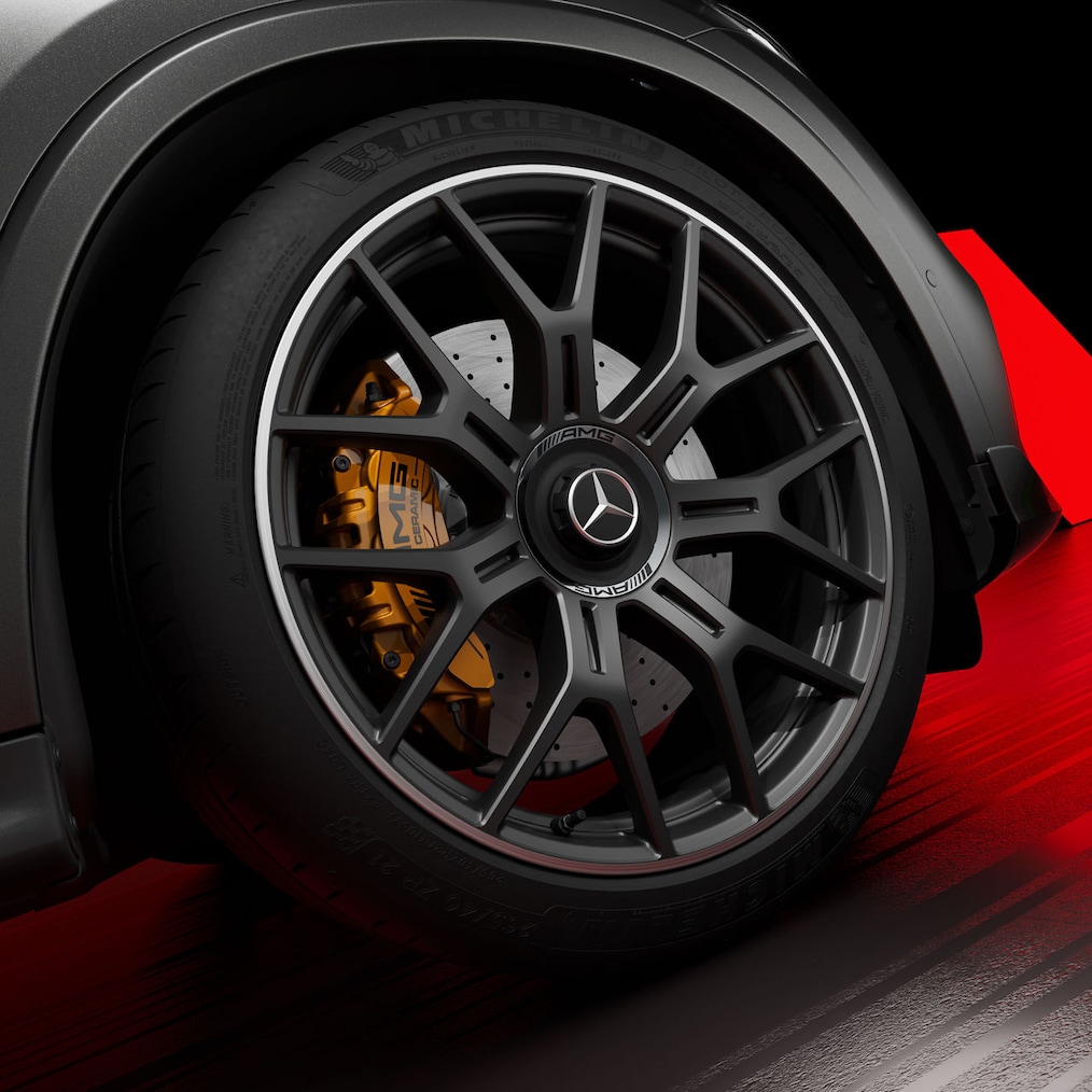 Vista lateral do Mercedes-AMG GLC 63 S E PERFORMANCE.