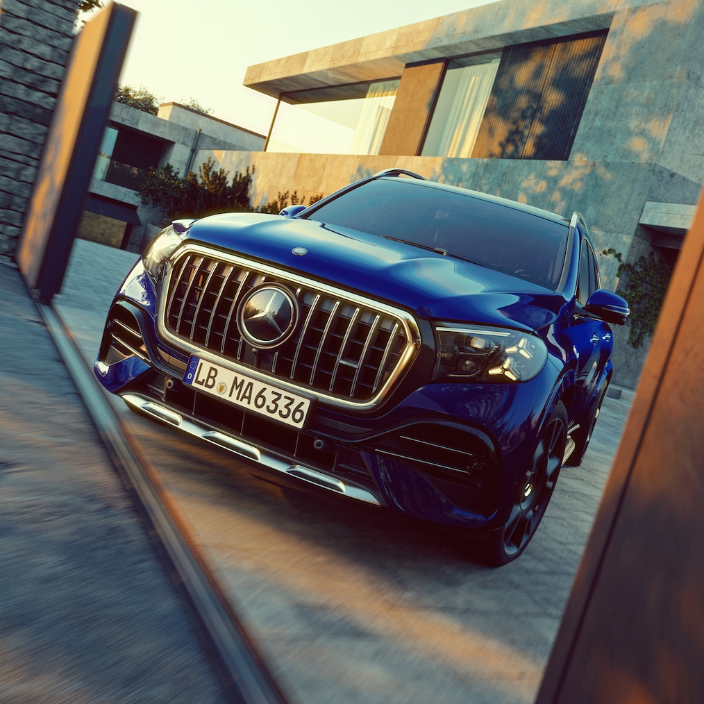 Grelha frontal AMG com elementos em cromado escurecido do novo Mercedes-AMG GLS 63.