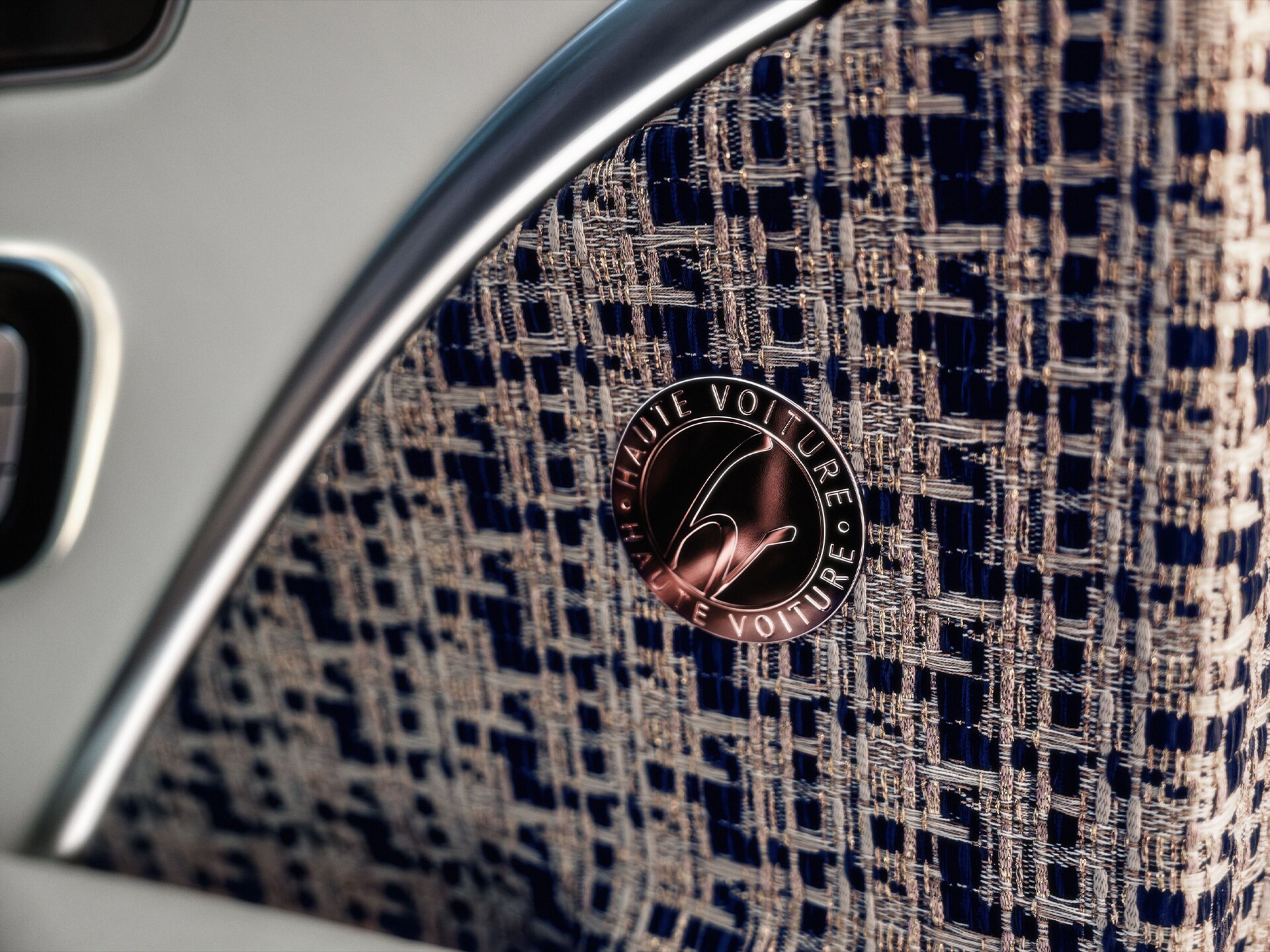 A perícia manual dos veículos Mercedes-Maybach.