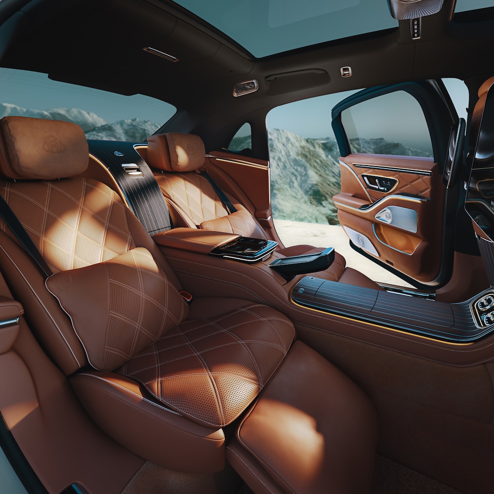 O compartimento traseiro First-Class no novo Mercedes-Maybach Classe S.