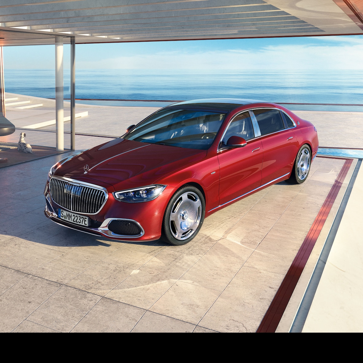 Vista lateral frontal do Classe S do Mercedes-Maybach.